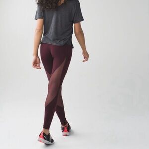 LULULEMON | Wunder under High Rise Leggings Mesh
Shine on Bordeaux Drama Size 6